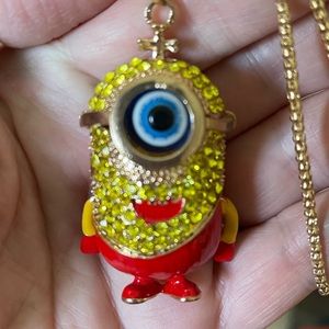 Minion one eye,4 teeth and moveable arms…